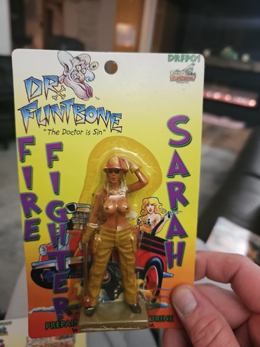 Jimmy Flintstone FireFighter Sarah #DRFP01 Dr Flintbone 1:18 Figure NOS ~ JS-16 - Picture 1 of 8