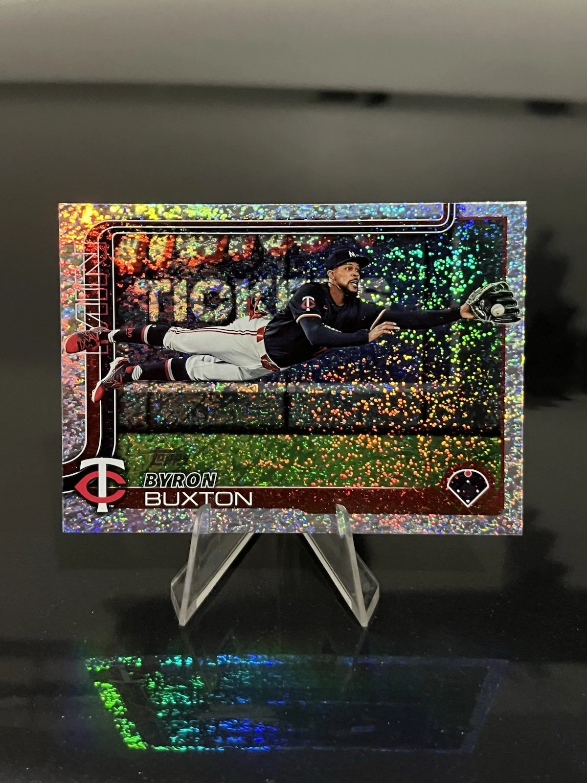 2025 Topps Series 2 Holo Foil #530 Byron Buxton - Minnesota Twins