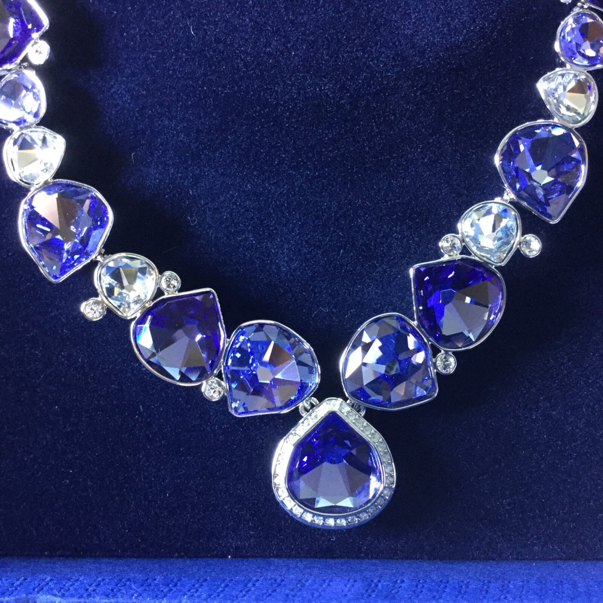 AUTHENTIC SWAN SIGNED SWAROVSKI TATIANA NECKLACE 1169624 NIB