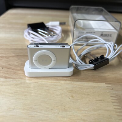 Apple ipod SHUFFLE 2nd Generation Model A1204 EMC No. 2125 Silver