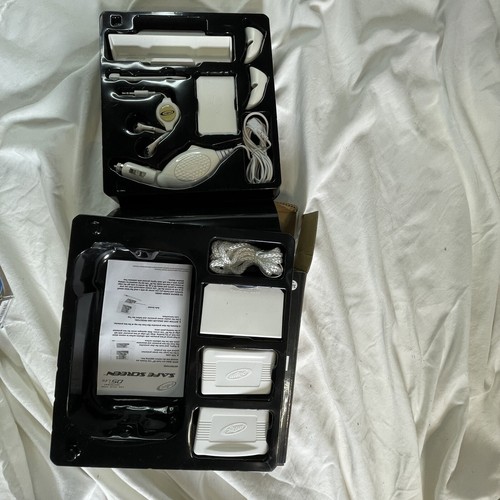 INTEC PRO STARTER KIT GAME FOR DS LITE - SOFT CASE, CAR ADAPTER , ETC - Picture 3 of 4