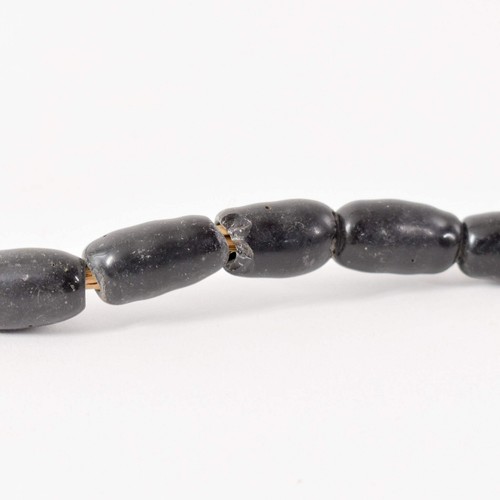 Amoeba Black Trade Beads - Picture 8 of 8