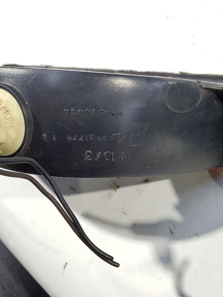 1987 1988 Cadillac Fleetwood OEM Front Right Turn Signal 5931774 - Image 3 of 4