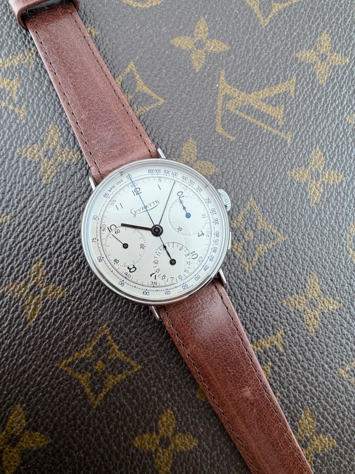 LEVRETTE Chronograph Tri-Compax Calibre Valjoux 71 Swiss Made Steel