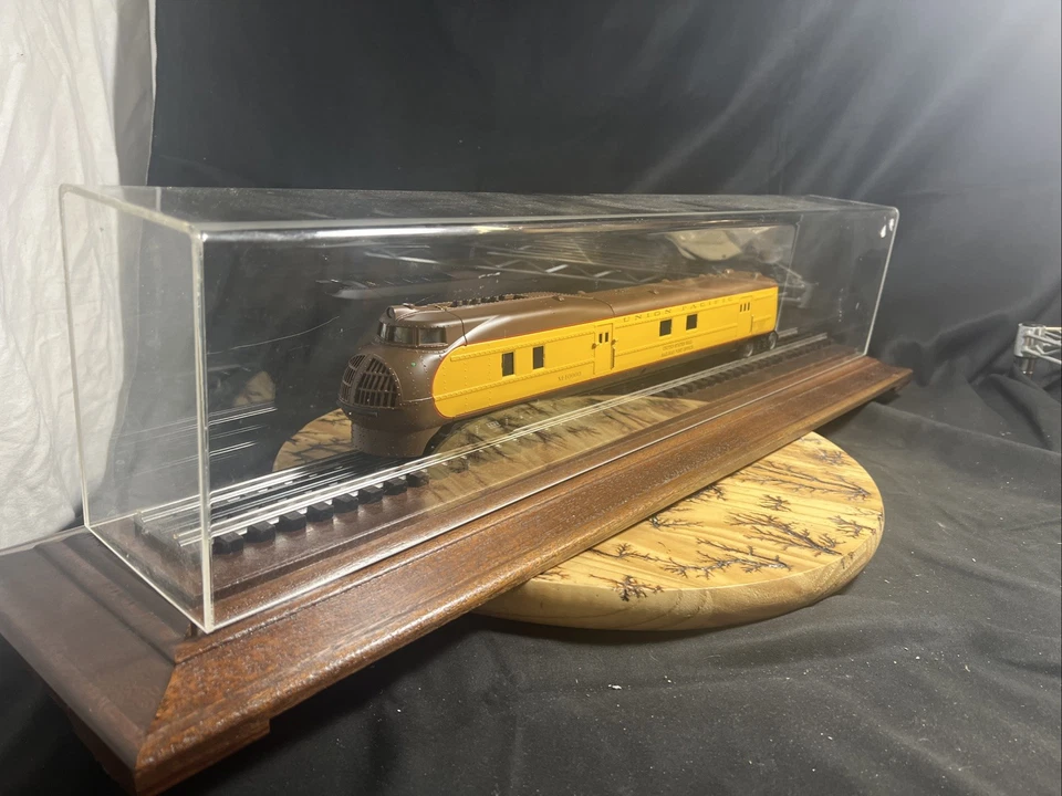 Lionel Pacific Streamliner M-10000 752W In Case With Wood Stand RARE piece NEW - Image 2 of 4