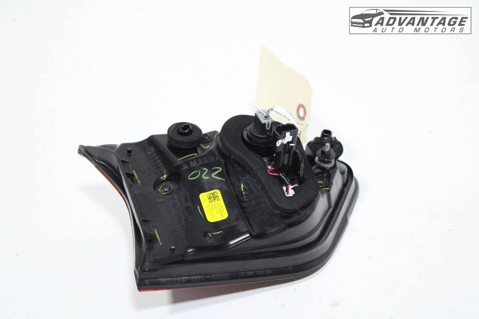 2019-2022 CHEVROLET BLAZER REAR RIGHT SIDE INNER TAIL LIGHT SIGNAL LAMP OEM - Image 3 of 4