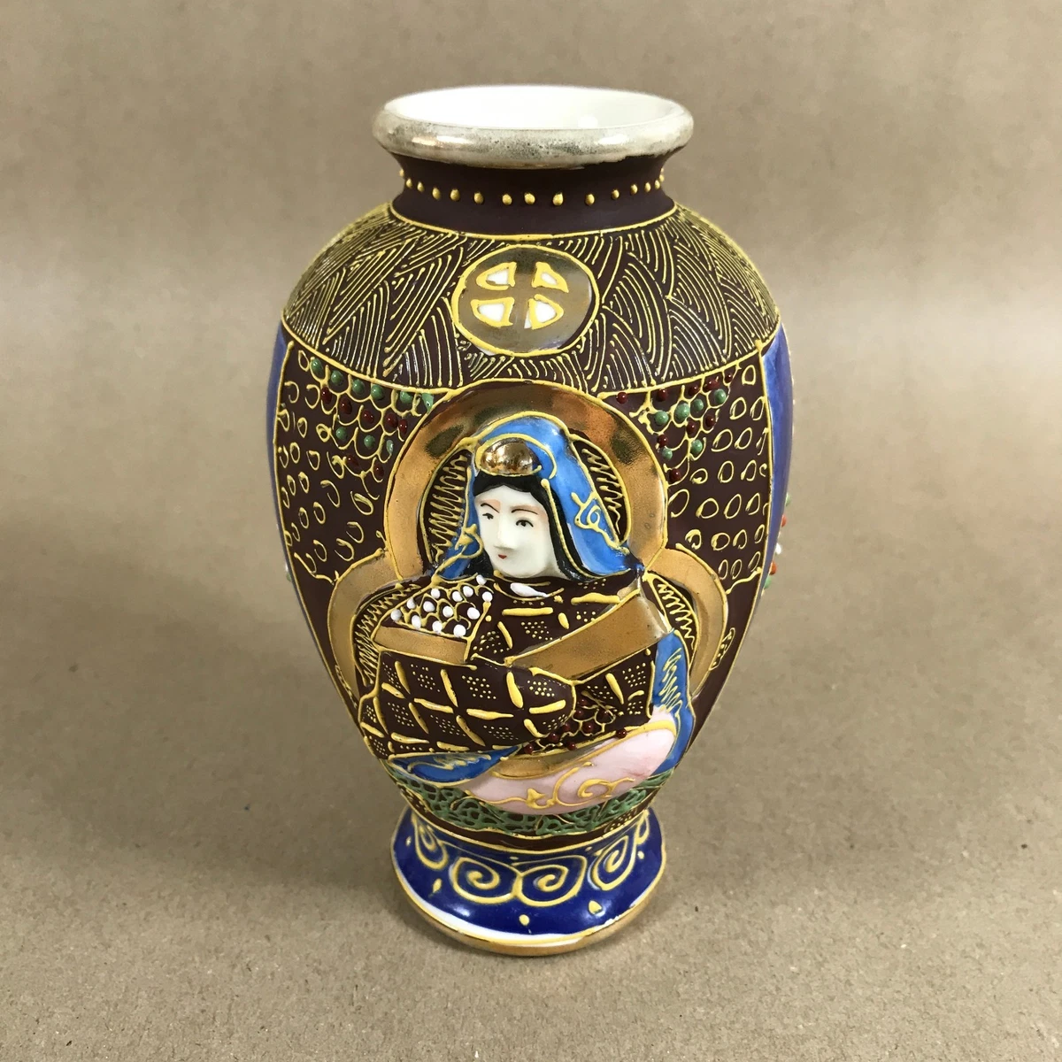 Vintage Japanese Hand Painted Moriage 3D Porcelain Vase