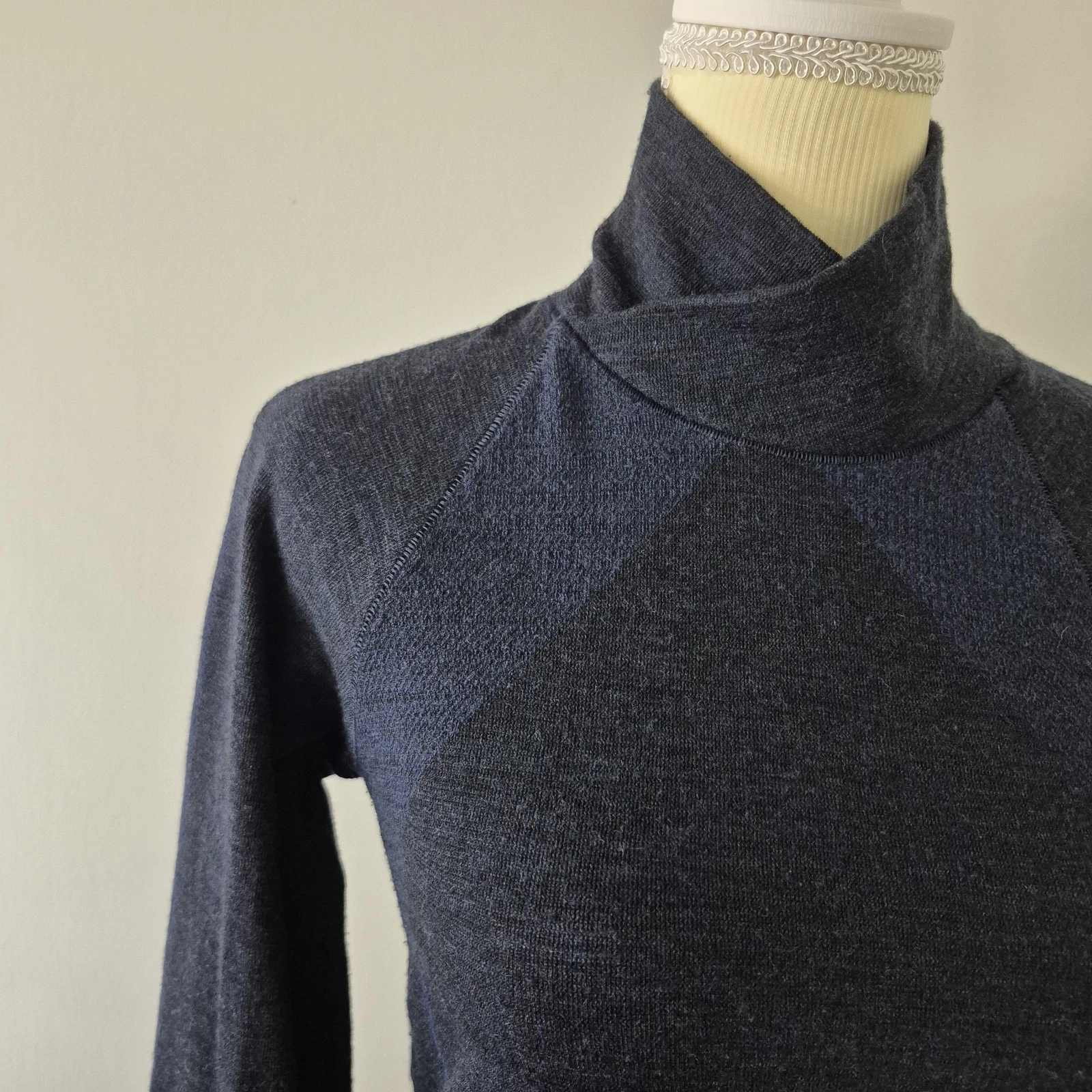 Athleta Navy Remarkawool Seamless Ribbed Turtleneck Top Long Sleeve Base Layer