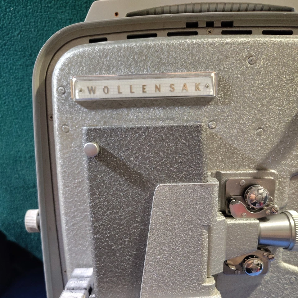 Proyector carrete a carrete Wollensak modelo 715 8 mm con estuche original y accesorios Foto 2 de 4
