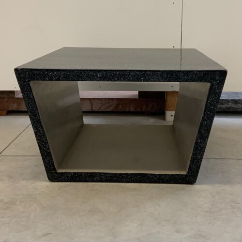 Tavolino design anni '70 laccato nero con frammenti di madreperla - Foto 1 di 11