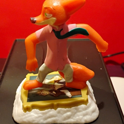 Nick Wilde Zootopia Fox Figurine Plastic 3D Effect Orange Pink Green