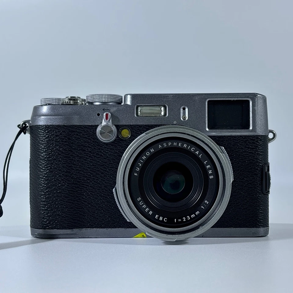 Fujifilm X100 APS-C Digital Camera 12.3MP 4x Optical Zoom Viewfinder CMOS Sensor - Image 2 of 4