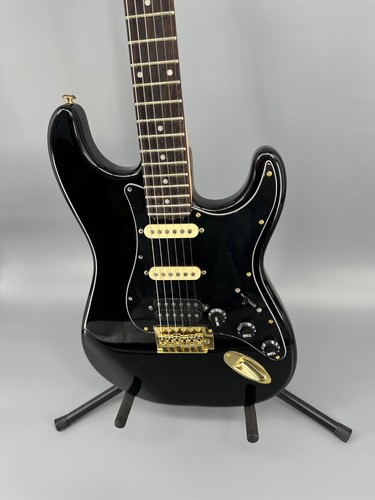 Corpo Solido Nero ST Chitarra Elettrica Corpo Basso Nero Battipenna Parte Oro - Foto 8 di 16