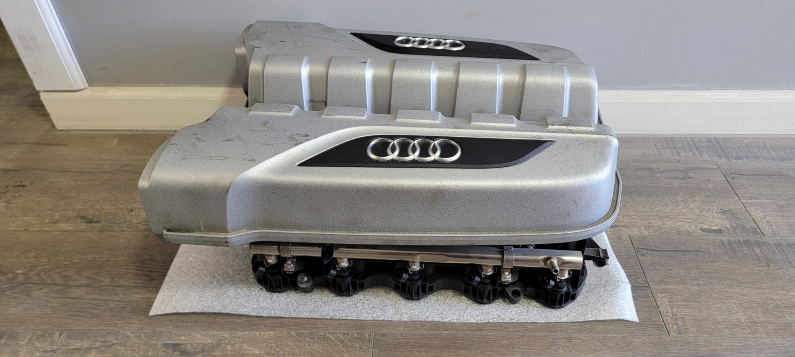 AUDI R8 V10 AIR INTAKE MANIFOLD OEM 07l133185AD 07l133185AC FUEL RAILS 