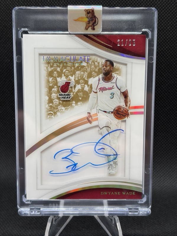 2017-18 Panini Immaculate Dwyane Wade Shadowbox Signatures Auto 21/25 Miami Heat