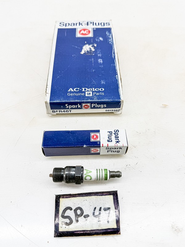 NOS AC DELCO R46T SPARK PLUGS BOX OF 8 1970 - 1974 GM CHEVY 250 SIX R46T SP-47