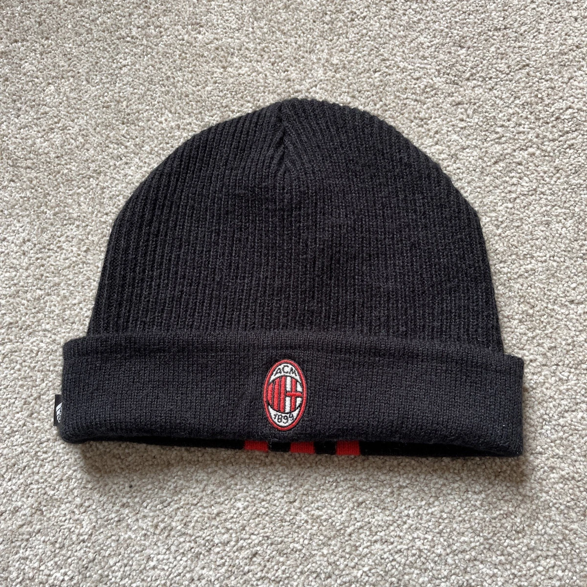 BERRETTO NEW ERA X AC MILAN CON POMPOM | AC Milan BERRETTO NEW ERA X AC MILAN CON POMPOM | AC Milan