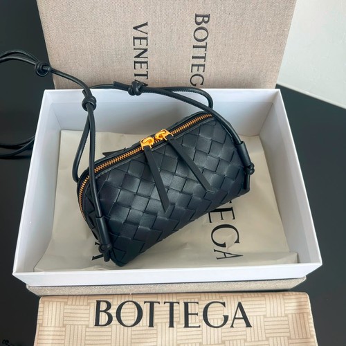 Bottega Veneta Concert Pouch Small Dark Blue Intrecciato Leather Crossbody