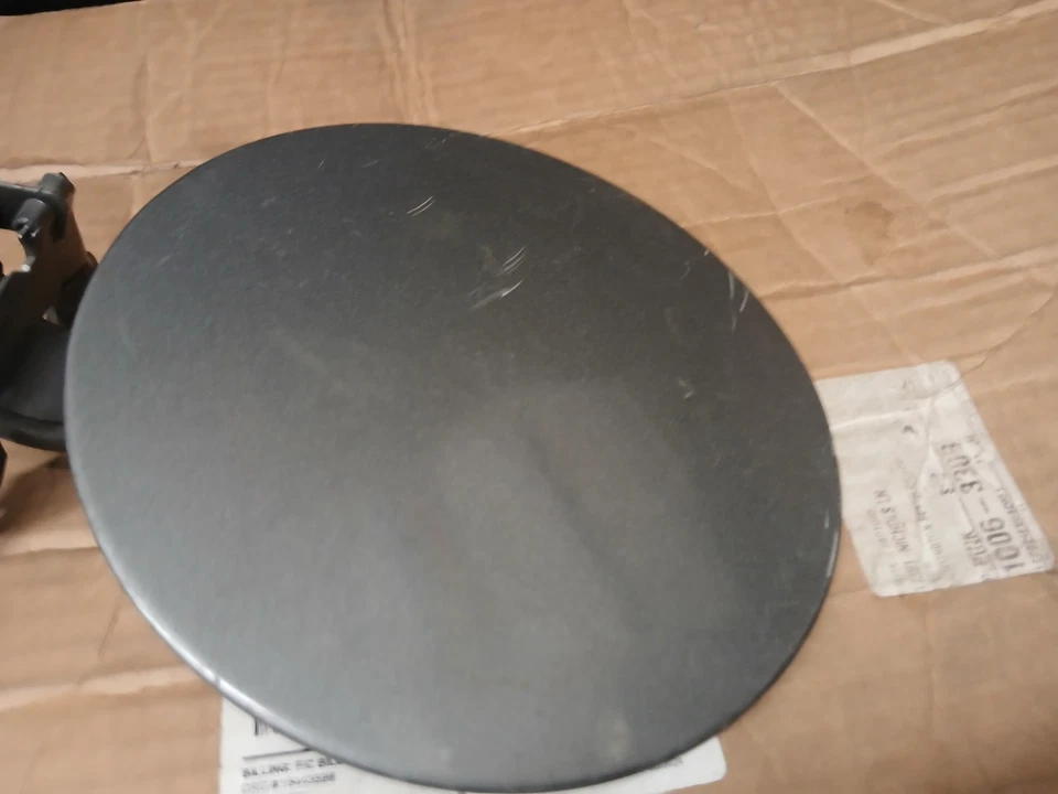 Chevrolet GMC Cadillac Yukon Suburban Avalanche Escalade 2000-2006 puerta de combustible de gasolina Foto 3 de 4