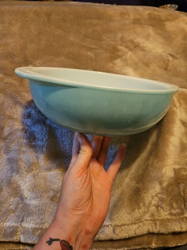 Pyrex 024 2 qt Vintage Turquoise Mixing Bowl Bakeware Worn paint