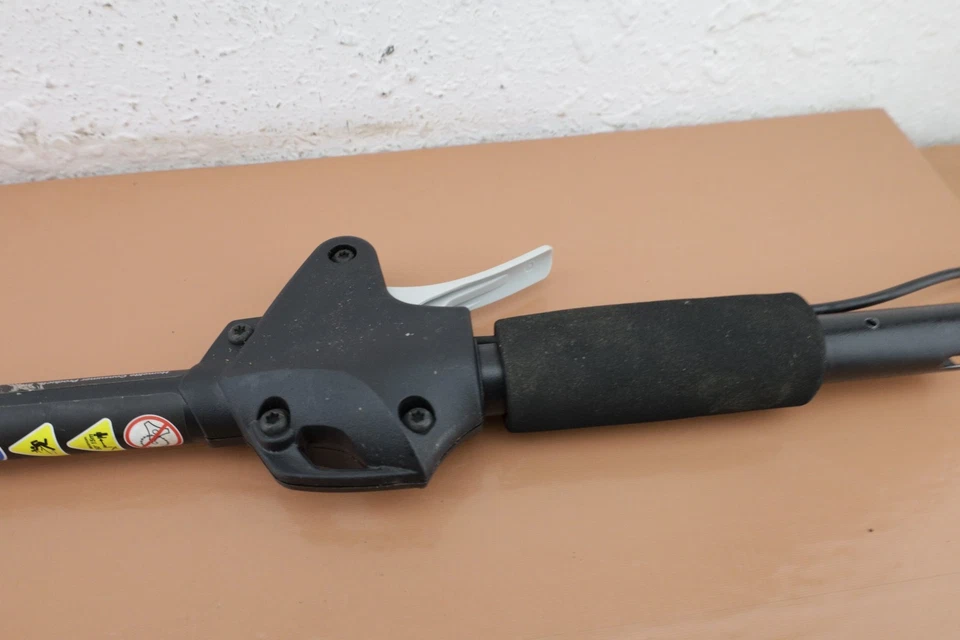 Homelite UT26PH String Trimmer OEM Trigger Handle / Driveshaft - Image 4 of 4