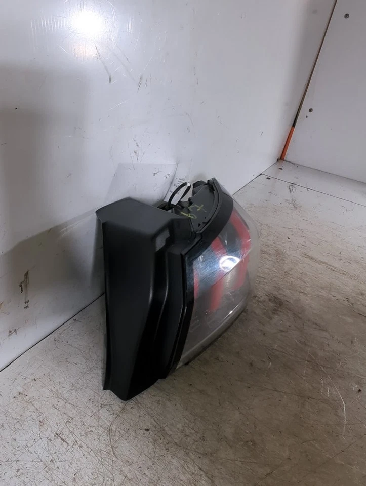 Luz trasera lado conductor peugeot 208 puretech gt line 5 puertas 2019-2020 p67 Foto 3 de 4