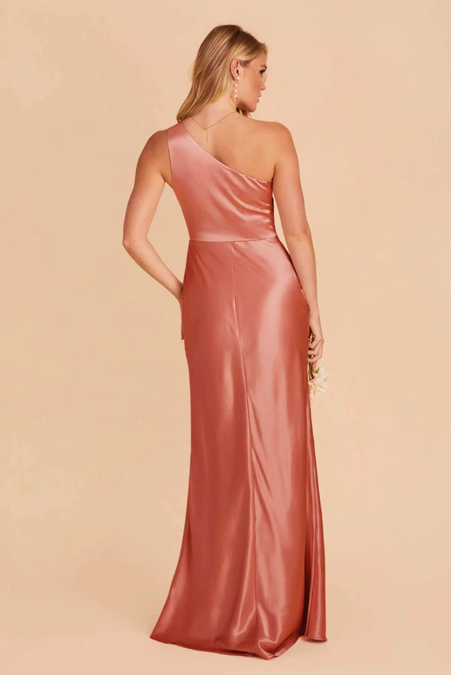 Vestido de Dama de Honor Gris Pájaro Un Hombro Vestido Kira Brillante Satén Terracota  Foto 2 de 2