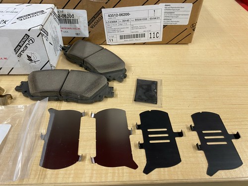 Toyota Camry 2018-2021 original fabricante de equipos originales nuevo kit de freno delantero rotores, pastillas y cuñas - Imagen 4 de 10