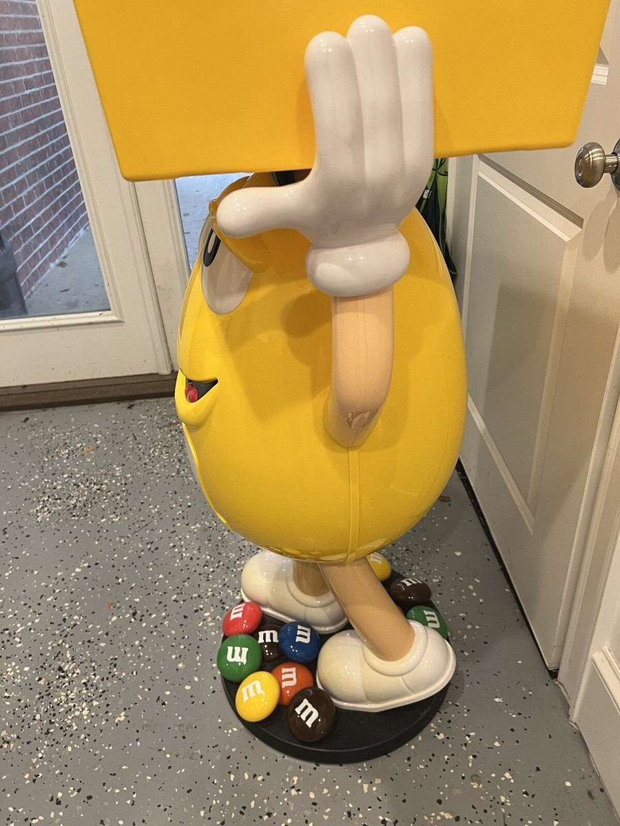 げんちゃん　 M&M's イエロー　ディスプレイ 楽天市場】新品箱入りM&Ms CHARACTER STORE DISPLAY (YELLOW)(舌