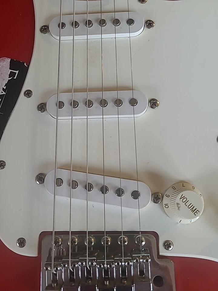 Vintage Squier Strat By Fender - Image 3 of 4