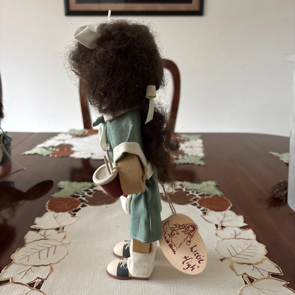 Lizzie High 娃娃 - 服务员 Rosie!- Rosie Valentine #1446 — 第 2/4 张图片