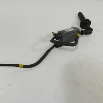 A  Kawasaki ZRX 1200 Ignition Coil With Leads 1x Spark Plug Connector