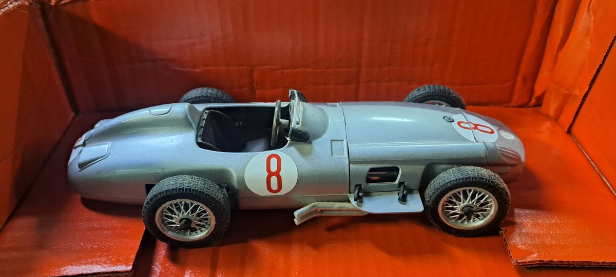 Polistil 1/40 Scale Vintage Diecast 2028 Mercedes Benz 450 SLC Rally blue
