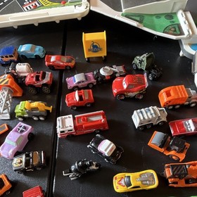 Galoob Micro Machines Fold-Out Van Carrying Case Playset w/ Vehicles 1991