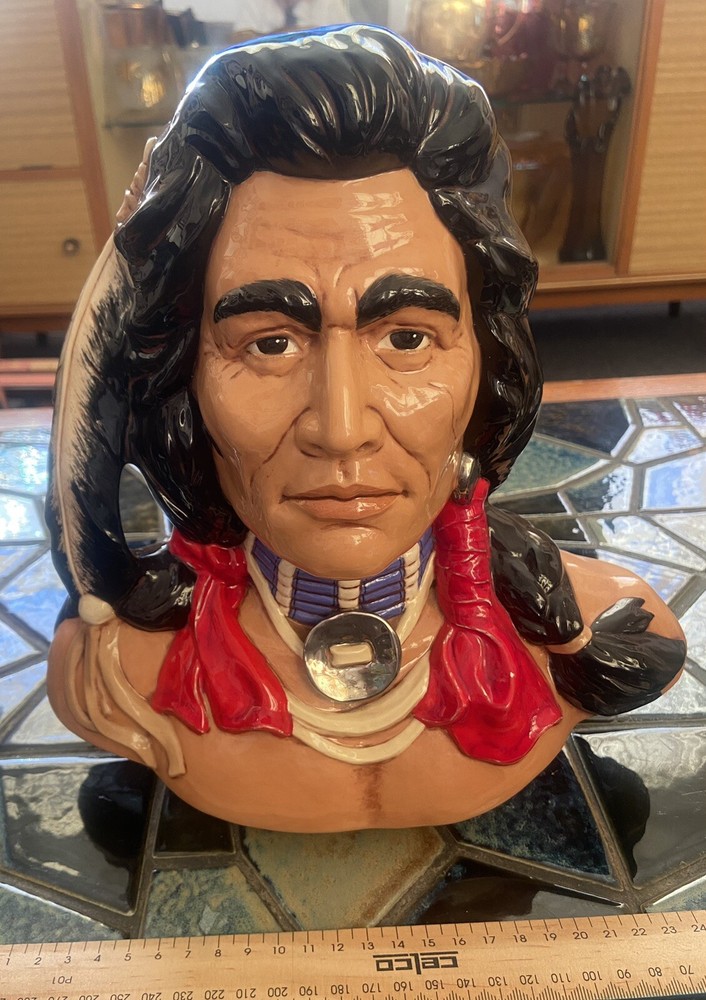 Vintage 81 PROVINCIAL MOLD NATIVE AMERICAN HEAD BUST INDIAN CHIEF CERAMIC STATUE