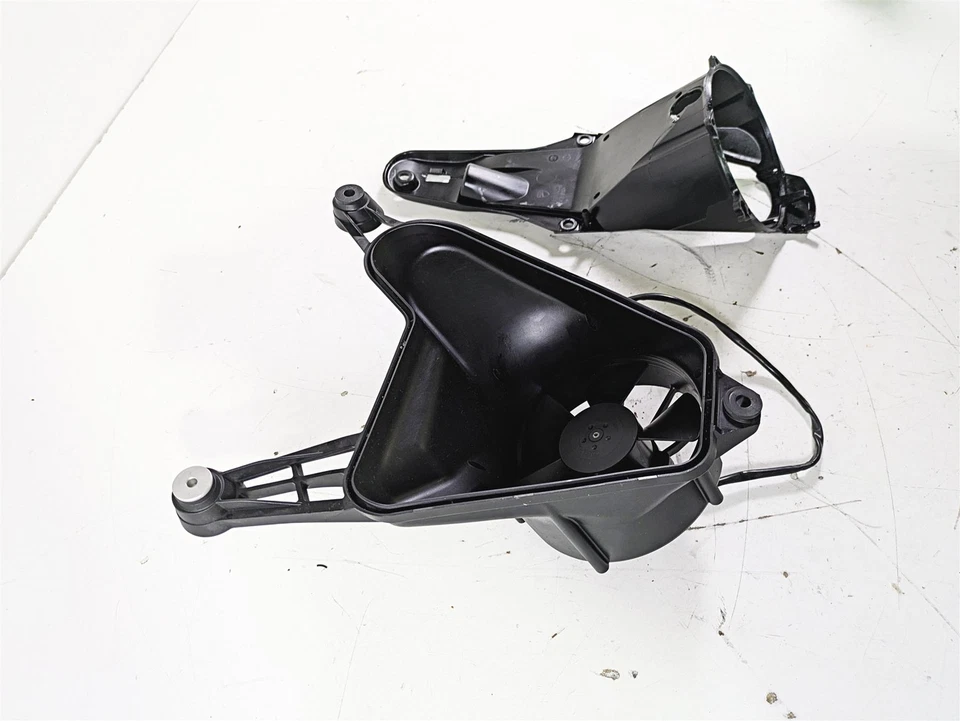 Ducati Panigale 1299 S 2015 radiador refrigerante ventilador y montaje 8292A342A Foto 2 de 4