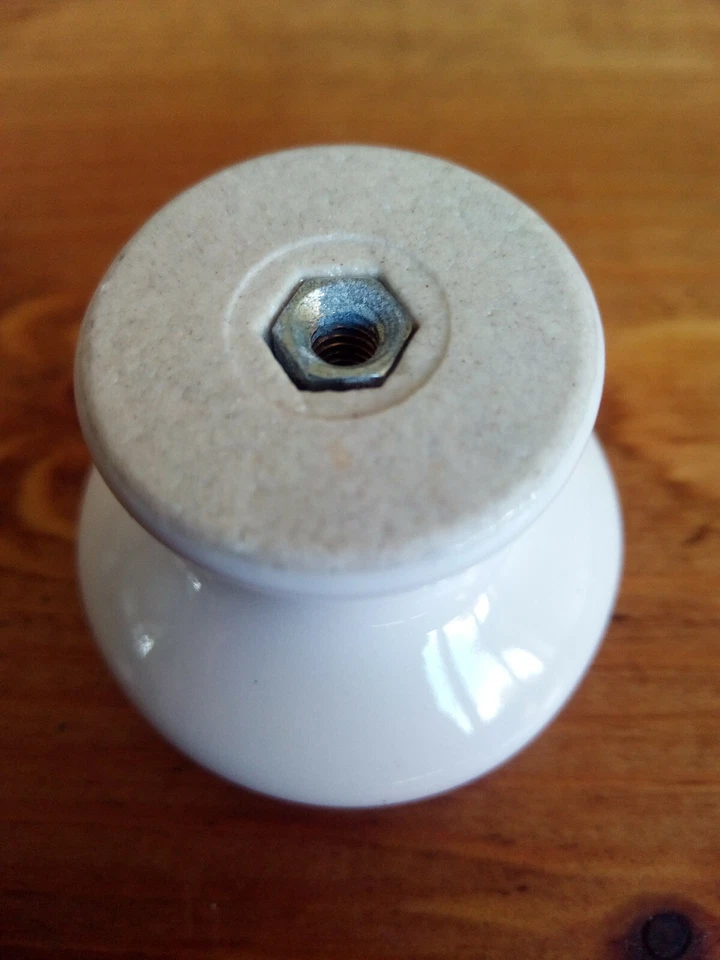 20 x White Quality Porcelain/Ceramic Door/Draw Knobs. New individually packed - Image 4 of 4