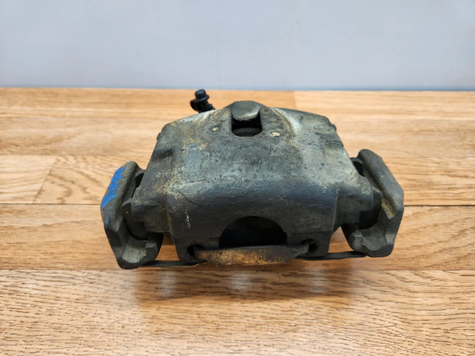 ✅ Pinza de freno delantera derecha del lado del pasajero 135 k OEM BMW E28 528e 1982-1988 Foto 3 de 4