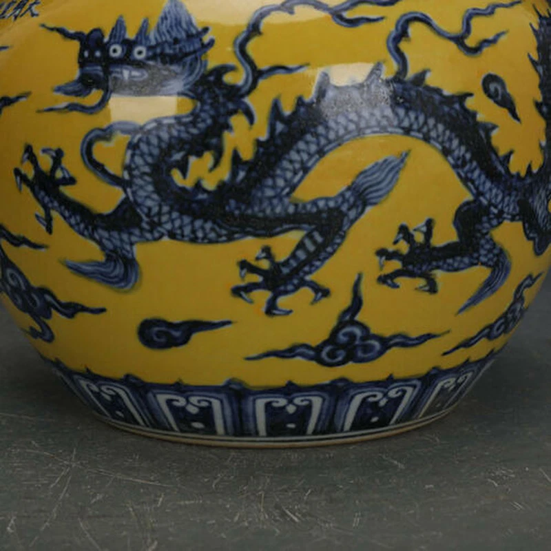 Tarro de porcelana chino azul y blanco de 10,8" esmalte amarillo Ming Xuande Dragon Pot Foto 3 de 4
