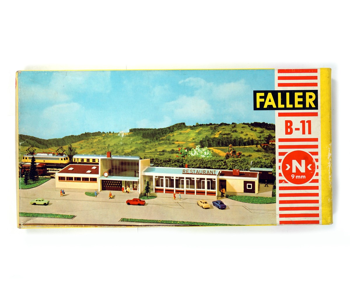 Vintage FALLER B-11 8011 KIT 1:160 Railway Station NEUSTADT Gauge