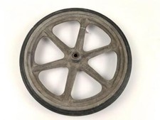 Leichtmetallrad 45cm Durchmesser, Gummi markiert "No 8293 Continental" Kettenkra