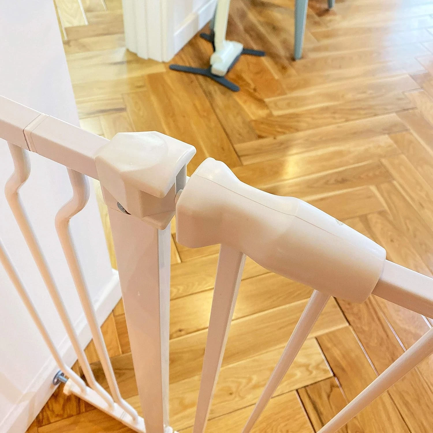 BALANCEFROM EASY WALK-THRU SAFETY GATE FOR DOORWAYS AND STAIRWAYS SIZES - WHITE