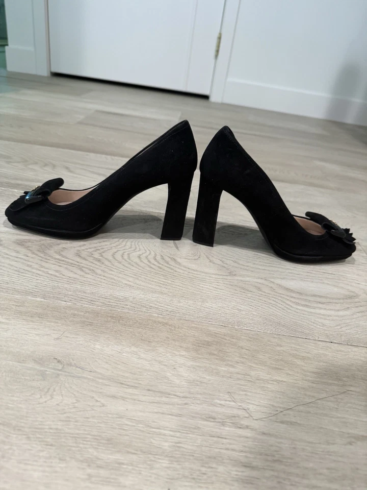 Zapatos de salón PRADA de gamuza negros con logotipo hebilla y flecos Foto 3 de 4