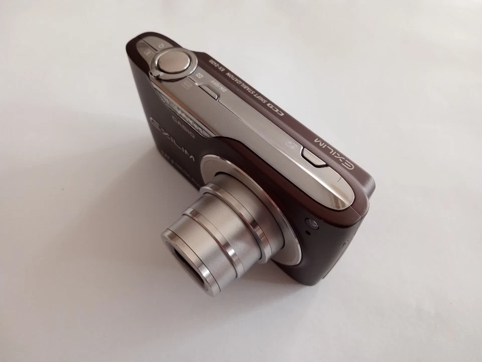 CASIO EXILIM EX-Z450 BRAUN 12.1 MP TOP+VIELE EXTRAS+RECHNUNG+DHL VERSAND - Bild 2 von 4