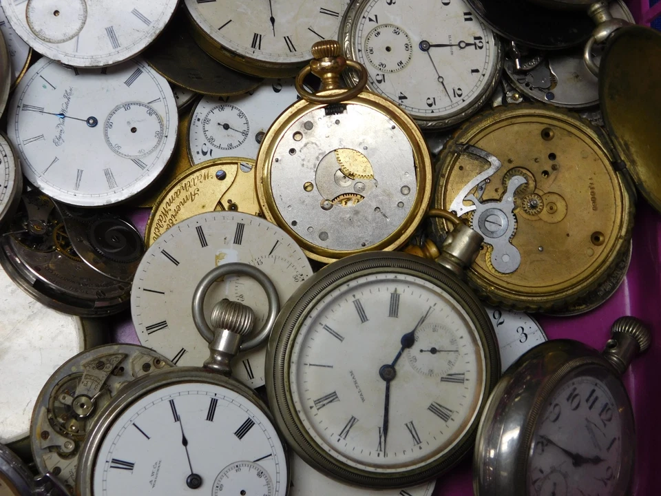 Huge Lot of 50+ Pocket Watch Movements, All for Parts or Repair - Image 3 of 4