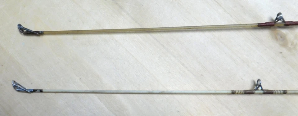 3 Ice Fishing Rods BERKLEY Lightning ICE LRIS24UL & 2 Fiberglass Pistol Grip 37" - Image 2 of 4