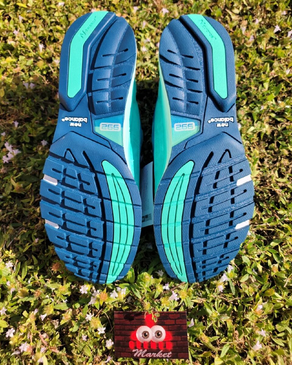 Size 10.5 - New Balance 992 Made in USA Blue Silver Metallic Size 10.5 - New Balance 992 Made in USA Blue Silver Metallic