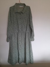In The Style green ditzy long dress size 24