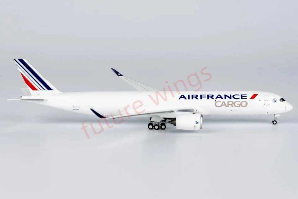 1:400 NG Models NG46007 Air France Airbus A350F Aircraft Model+Free Tractor - Image 2 of 4
