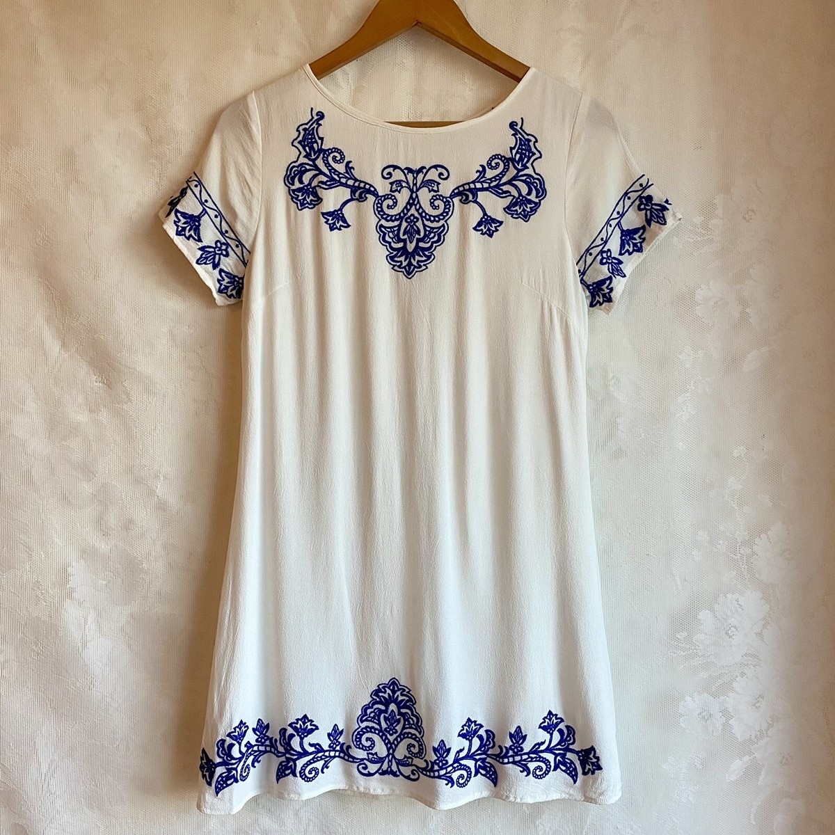 Lulus Tale to Tell Blue Embroidered White Shift Dress Short Sleeve Womens S Lulus Tale to Tell Blue Embroidered White Shift Dress Short Sleeve Womens S